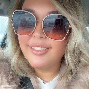 Meet your Posher, Sondra